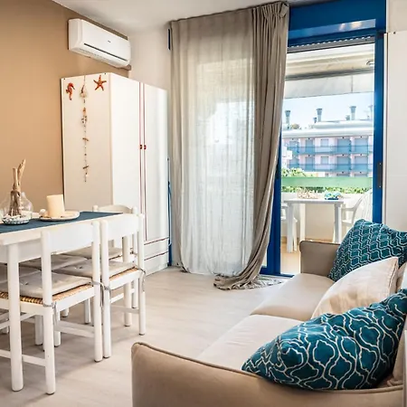 Cozy Flat With Lateral Sea View In