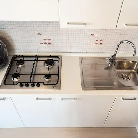 Appartement Tastefully Furnished Flat With Lateral Sea View *