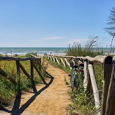 Cozy Flat With Lateral Sea View In Bibione