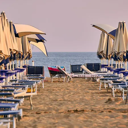 Cozy Flat With Lateral Sea View In Bibione